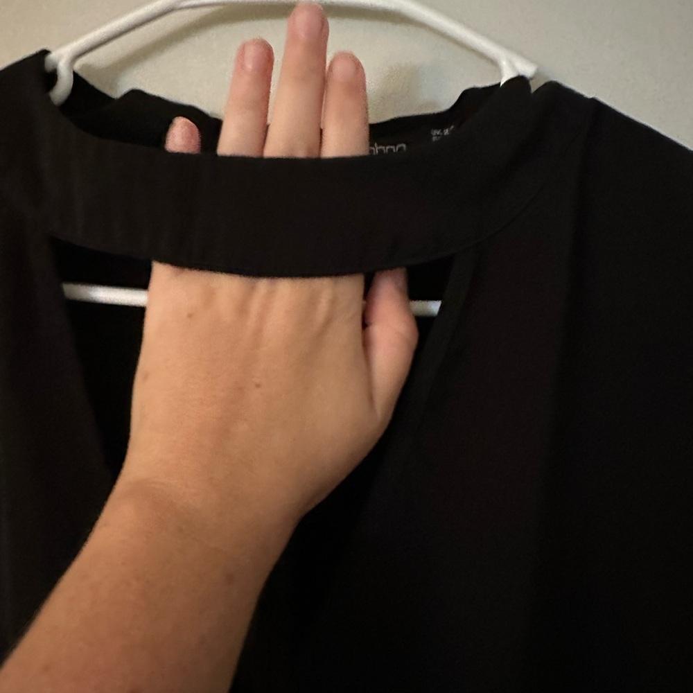 Boohoo plus size Keyhole top - Picture 3 of 3